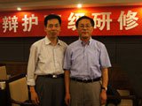 谢建宏(左)与天津市高级法院院长高憬宏(右)合影